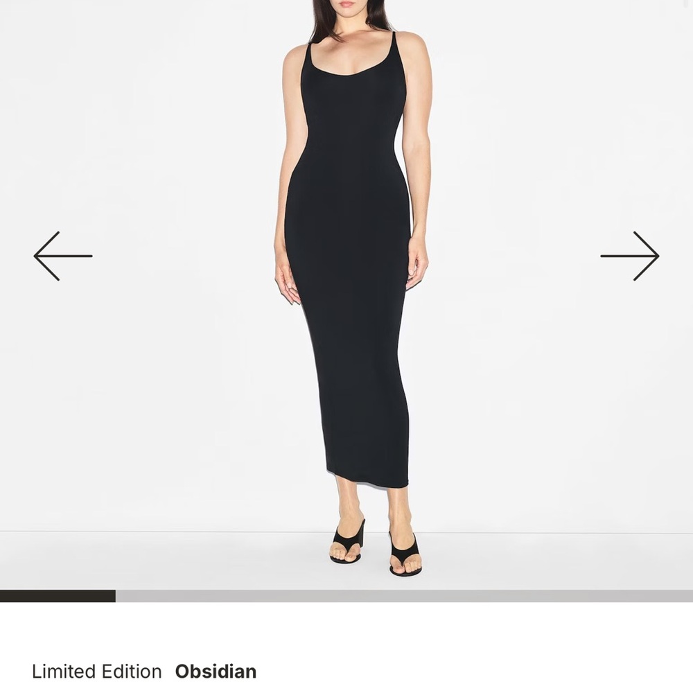 SKIMS - SCOOP NECK LONG DRESS - obsidian